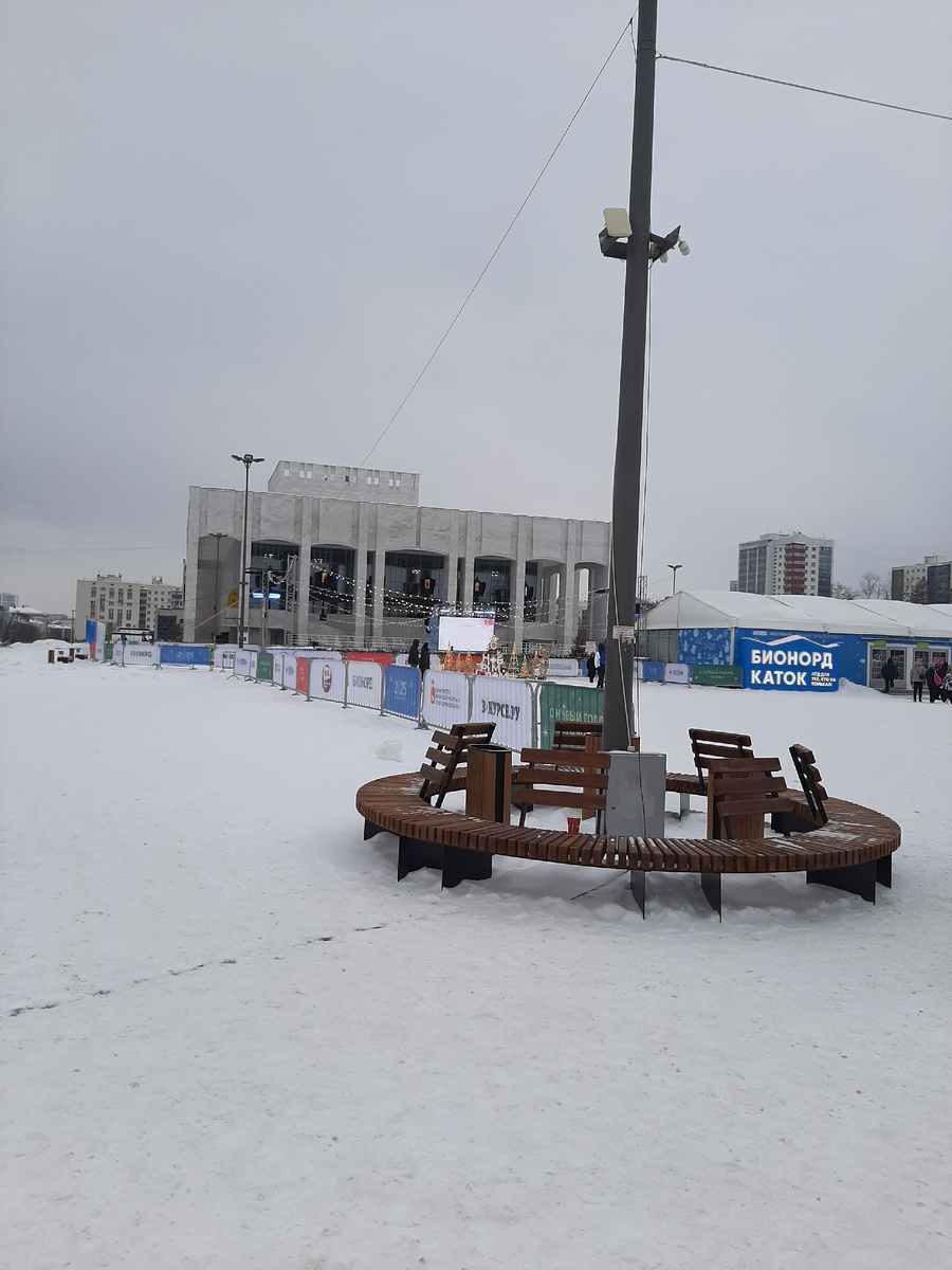 Скамеечки для отдыха. Пермь.