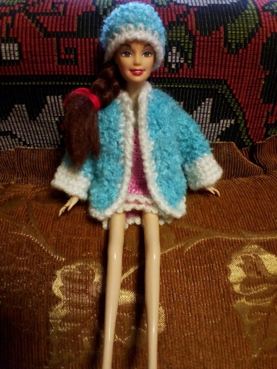 2. Лия примерила шубку с шапочкой прямо у меня на работе, 2019г. Фото автора 