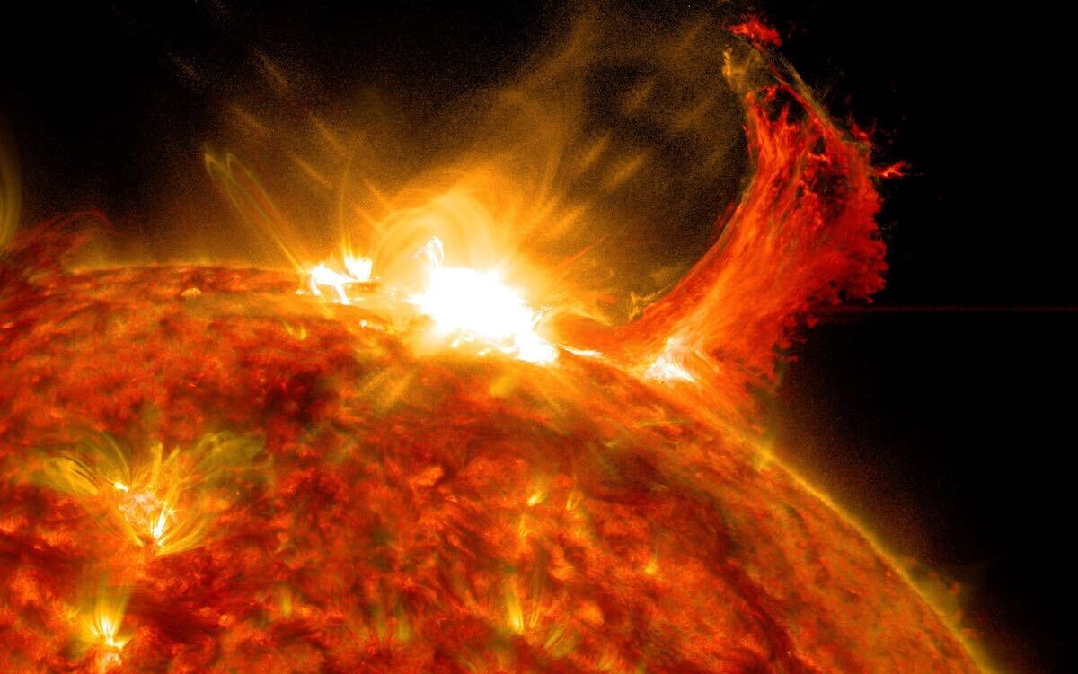 Солнечный протуберанец