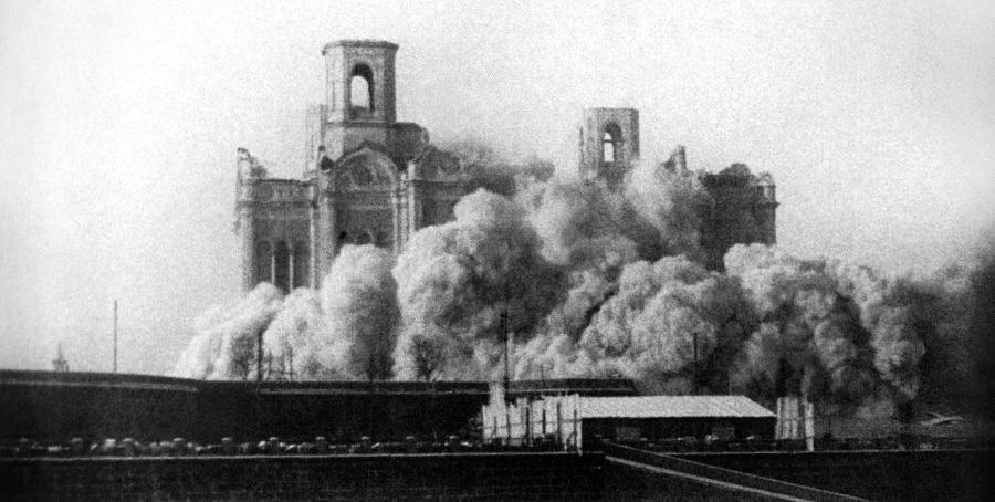 Кадр кинохроники взрыва храма Христа Спасителя в Москве в 1931 году. Фото с сайта Кафедрального соборного Храма Христа Спасителя 
