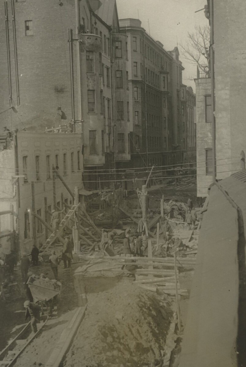 Малый Песковский переулок, 1930- годы.Строительство перегона  "Аобатская" - "Смоленская". Источник изображения https://pastvu.com