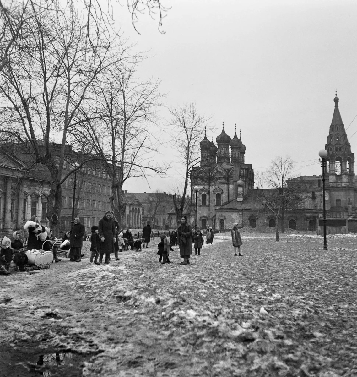  Спасопесковский сквер, 1947 год. Источник изображения https://pastvu.com