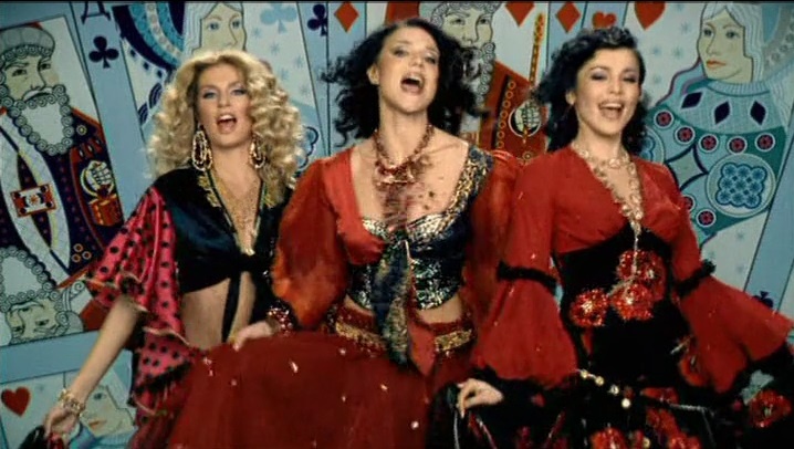 Саша Савельева, Ира Тонева и Сати Казанова - "Фабрика" первого состава в сборе)