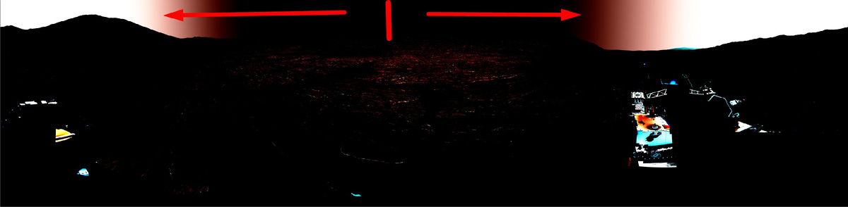 "Марсианская" "панорама" здесь это компьютерная 3d модель и небо, состоящее из отзеркаленного градиента. То есть в центре тёмная область и вертикально чернота расползается в разные стороны. Тупейший фотошоп.