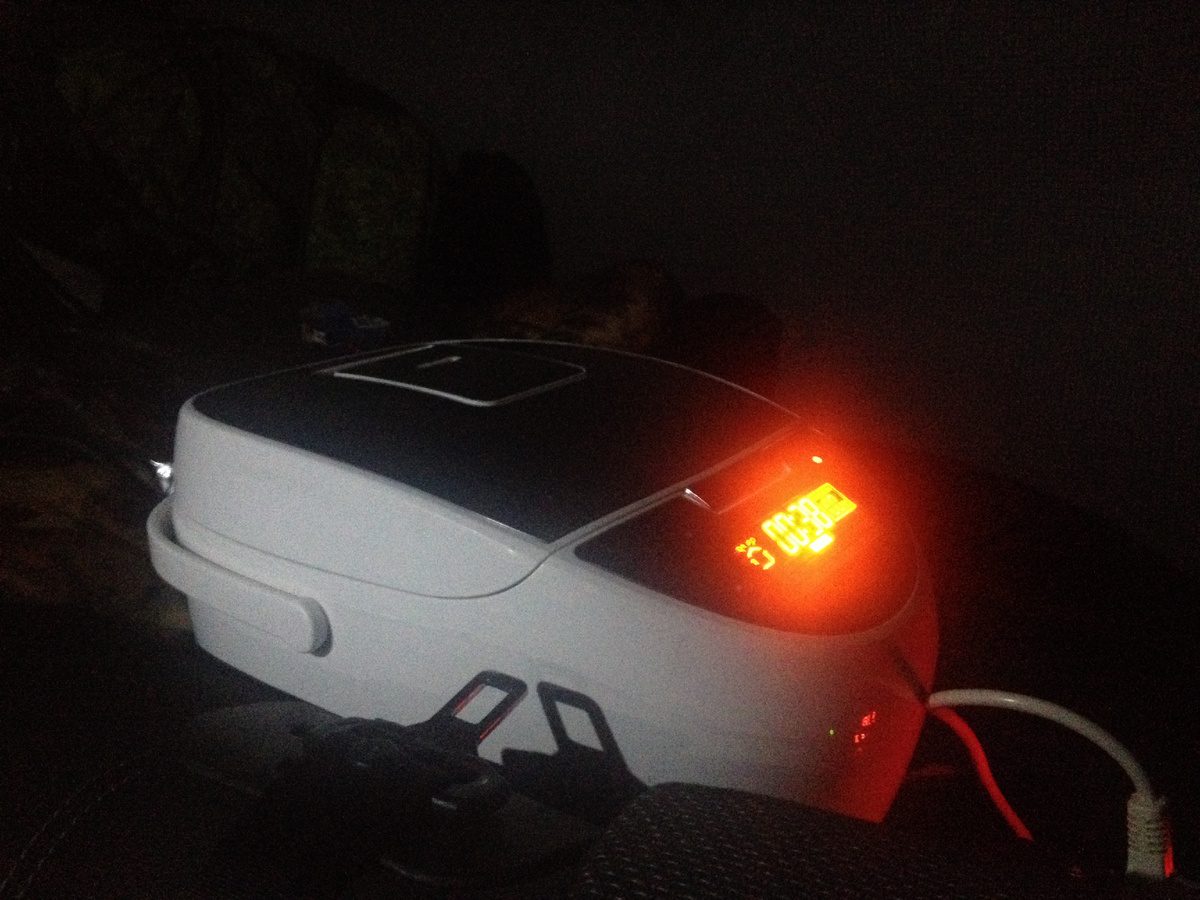 Ночую зимой в поле, мороз, а у меня в салоне готовится горячее.