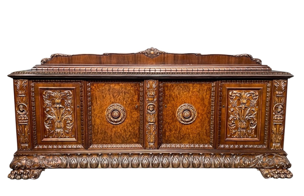 Дрессуар из массива ореха в стиле Брейгеля