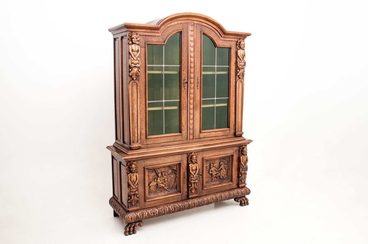 Витрина старинная в стиле Брейгеля