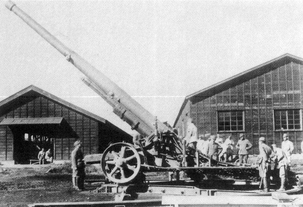 149-мм крепостная пушка Тип 96 и ее расчет.