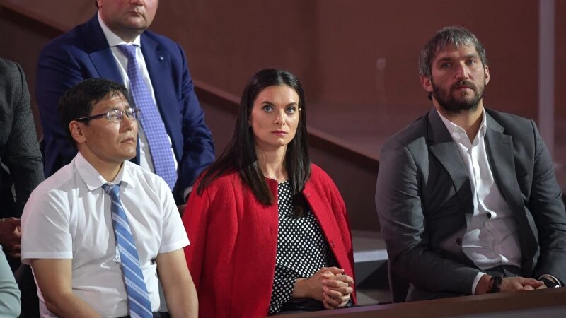     Александр Овечкин и Елена Исинбаева во время Прямой линии с Владимиром Путиным. kremlin.ru