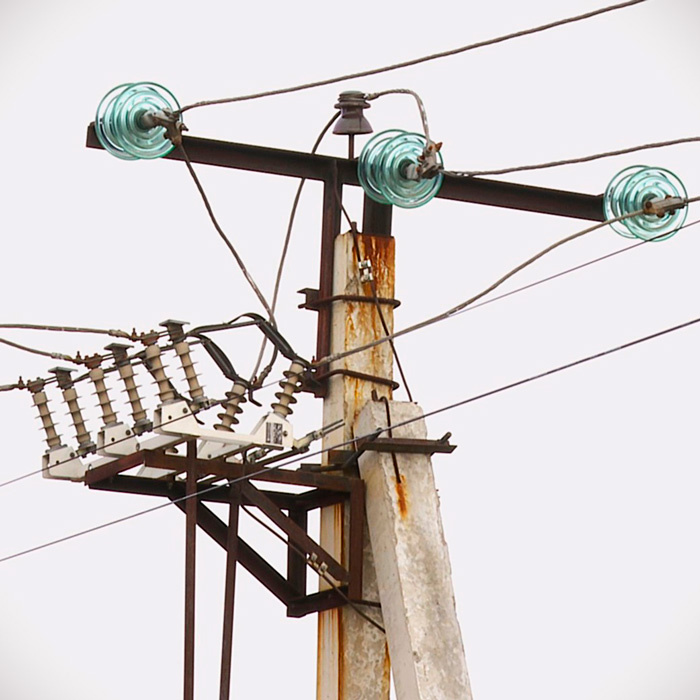 В Иркутской области многодетные семьи, зарегистрированные и постоянно проживающие на территориях садоводческих и дачных некоммерческих товариществ (СНТ и ДНТ), смогут оплачивать электроэнергию по базовому «льготному» тарифу, независимо от фактических объемов потребления. Об этом сообщил директор ООО «Иркутская энергосбытовая компания» Андрей Харитонов на совещании, проведенном губернатором Игорем Кобзевым в администрации Братска.