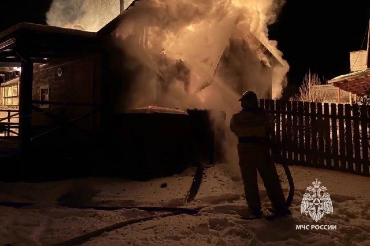    В Красноярском крае за сутки сотрудники МЧС справились с 10 пожарами