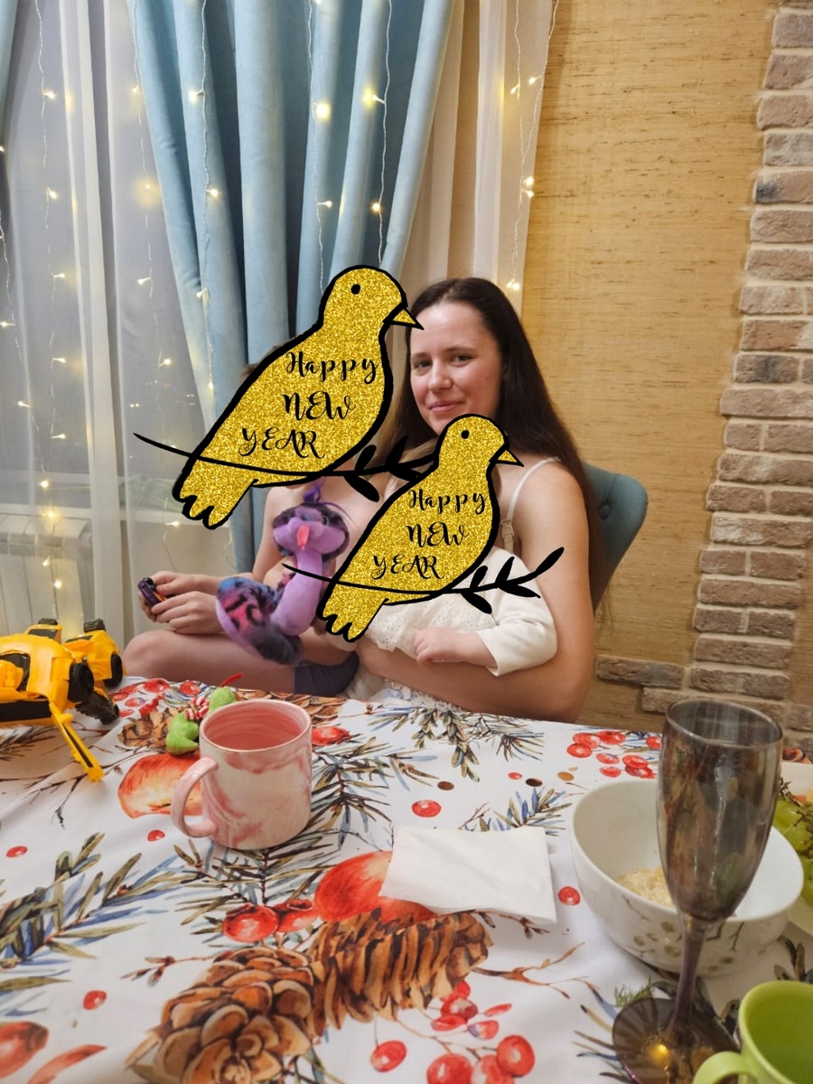 Не спрашивайте, почему у меня тут лицо запойного алкоголика - я не знаю.) Я не пью! Но это единственная совместная фотография с обоими детьми с этих праздников 