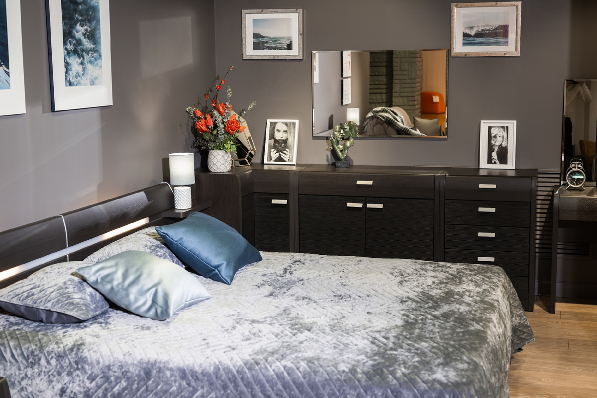 Экспозиция в мебельном салоне "Lazurit"