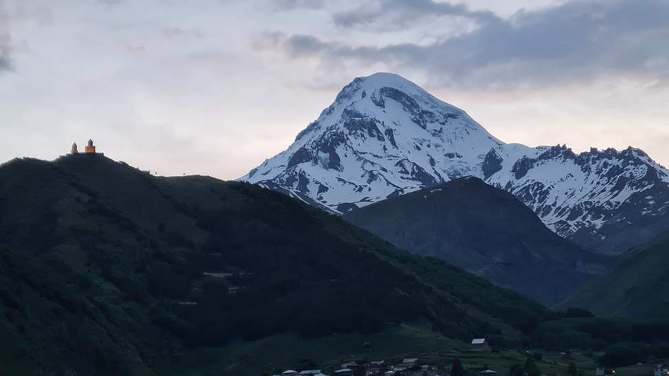 Изначально казалось, что до храма не дойти и за день...