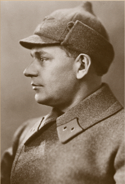 Николай Сидорович Власик (1896—1967) — сотрудник ВЧК (с 1919 г.), старший уполномоченный Оперативного отделения ОГПУ (1926), помощник начальника Оперативного отделения ОГПУ (1930), начальник охраны И. В. Сталина (1927—1952), генерал-лейтенант (1945), лишён звания и наград (1953), восстановлен в звании (2000), награды возвращены дочери (2001).