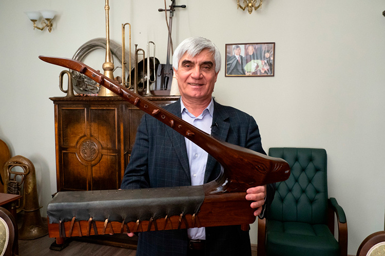    «Он [Рашид Калимуллин], не побоюсь этого слова, легендарный руководитель. 35 лет союз композиторов находился под его руководством и достиг больших высот, мирового признания благодаря фестивалю «Европа – Азия».   
Фото: «БИЗНЕС Online»