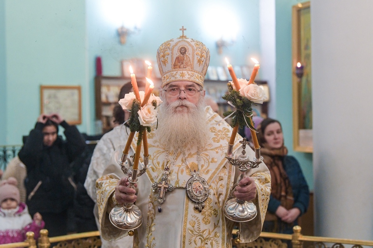    Великую Рождественскую вечерню отслужили в соборе Александра Невского. Фото: "Республика"/Оксана Кудряшова