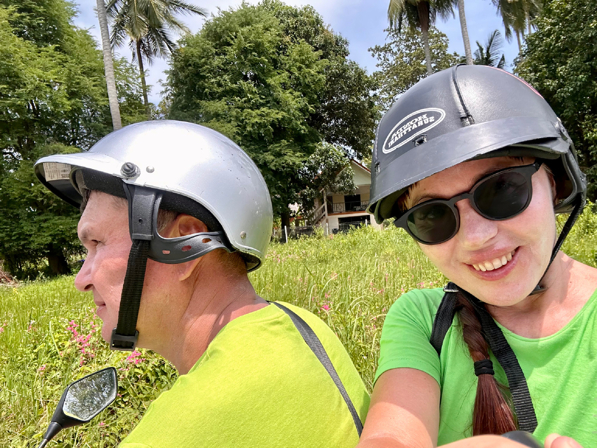 Исследуем остров Самуи на мотобайке.