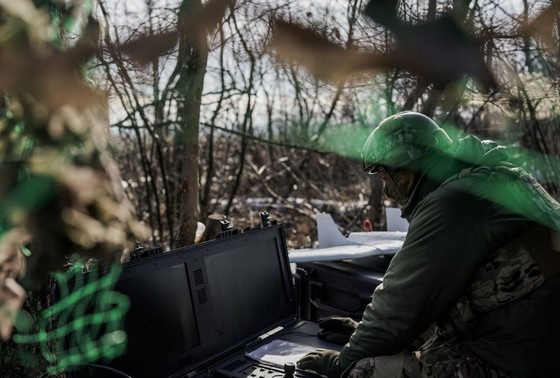    Военнослужащий Вооруженных сил Украины в зоне боевых действий