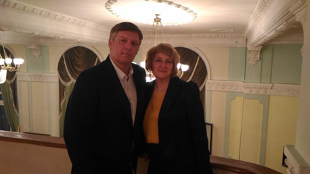 Мы с Артуром в 2014, на нашем первом Рождественском концерте. 