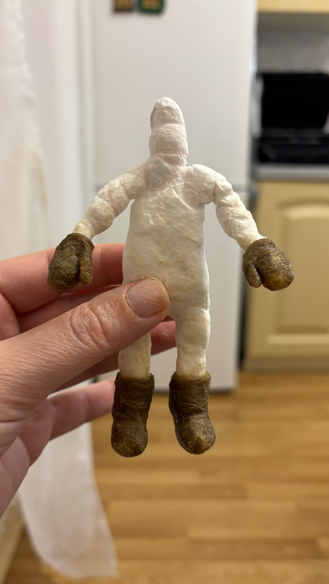 Тут уже надела валенки и варежки. Фото автора