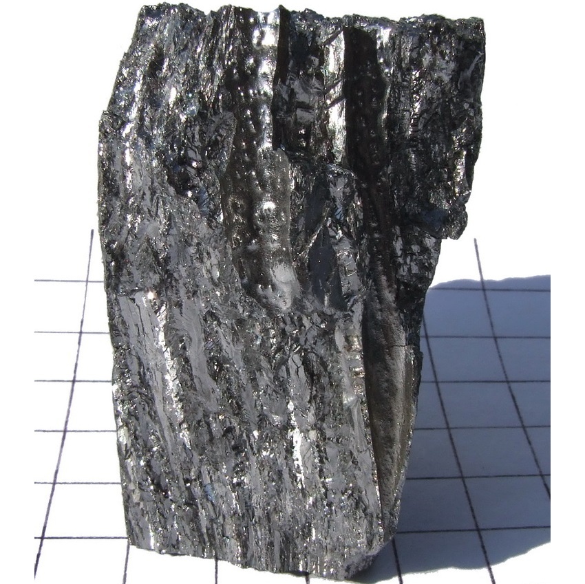 © Alchemist-hp / Wikimedia Commons / CC BY-SA 3.0 (Поликристаллический фрагмент бериллия весом 140 г., чистота >99%) 