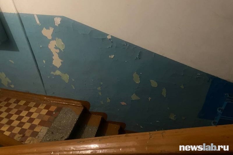 Так выглядят стены в подъезде дома