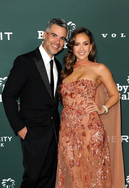 Джессика Альба с мужем Кэшем Уорреном