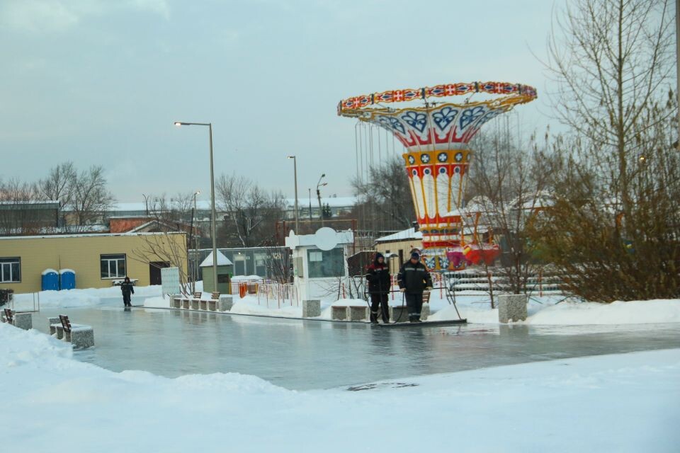    Парк "Центральный" перед техническим запуском катка. 4 декабря 2024 года. Источник: Виталий Барабаш