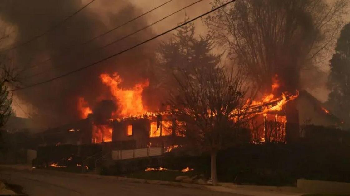 Пожар в Лос-Анджелесе.Свободные интернет-источники