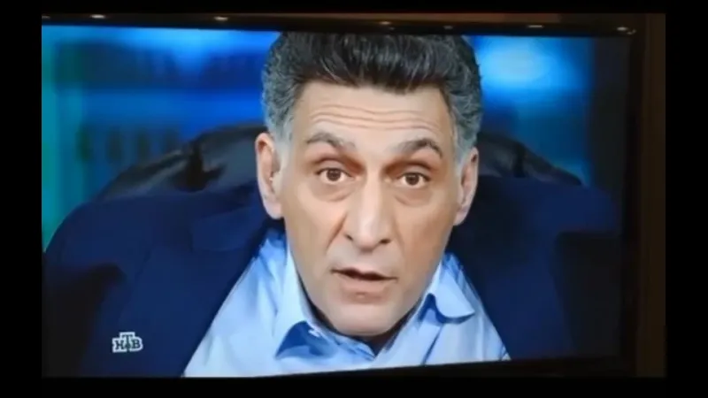 Сегодня за его жизнь борются врачи, а публика следит за событиями, желая режиссёру выздоровления.