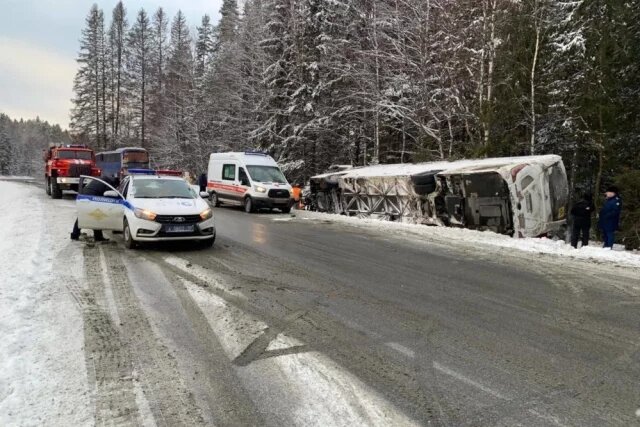    Как помогают курянам, пострадавшим при опрокидывании автобуса в Карелии?