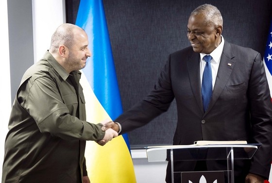    Рустем Умеров и Ллойд Остин