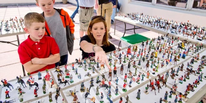 Фото с рекордной выставки - с сайта www.4to40.com