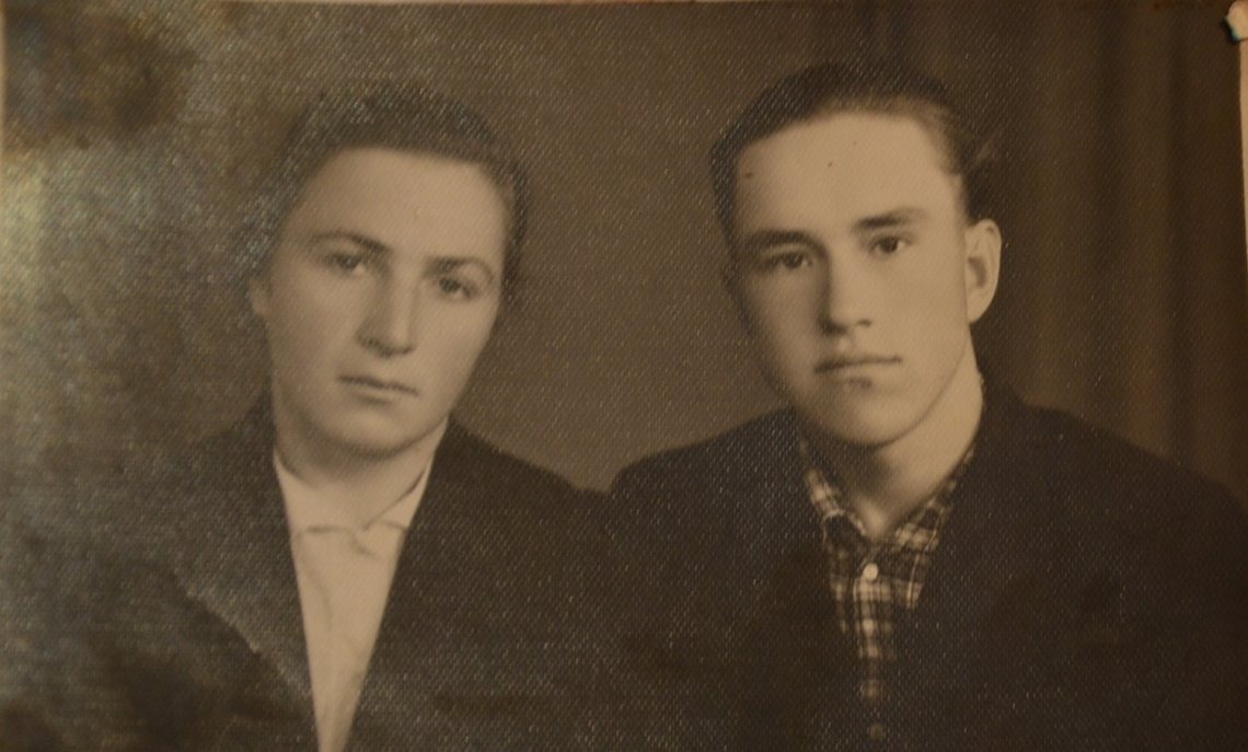 1963 г. Первое семейное фото Алёхиных Валентины и Алексея, сделанное сразу после свадьбы.