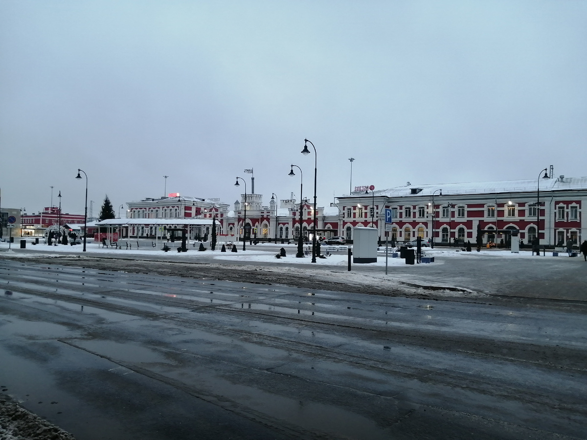 Привокзальная площадь в Вологде.