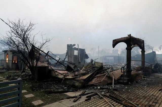    Дома каких звезд Голливуда сгорели во время пожара в Калифорнии?