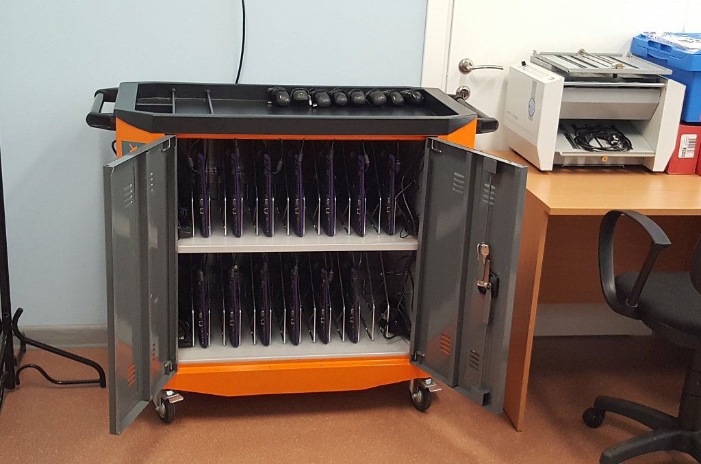 Мобильный компьютерный класс для основного общего и среднего общего образования входит в приказ Минпросвещения России от 06.09.2022 № 804.