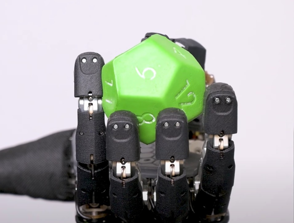 Робот Sanctuary AI удивляет своей  ловкостью рук: новый уровень манипуляций