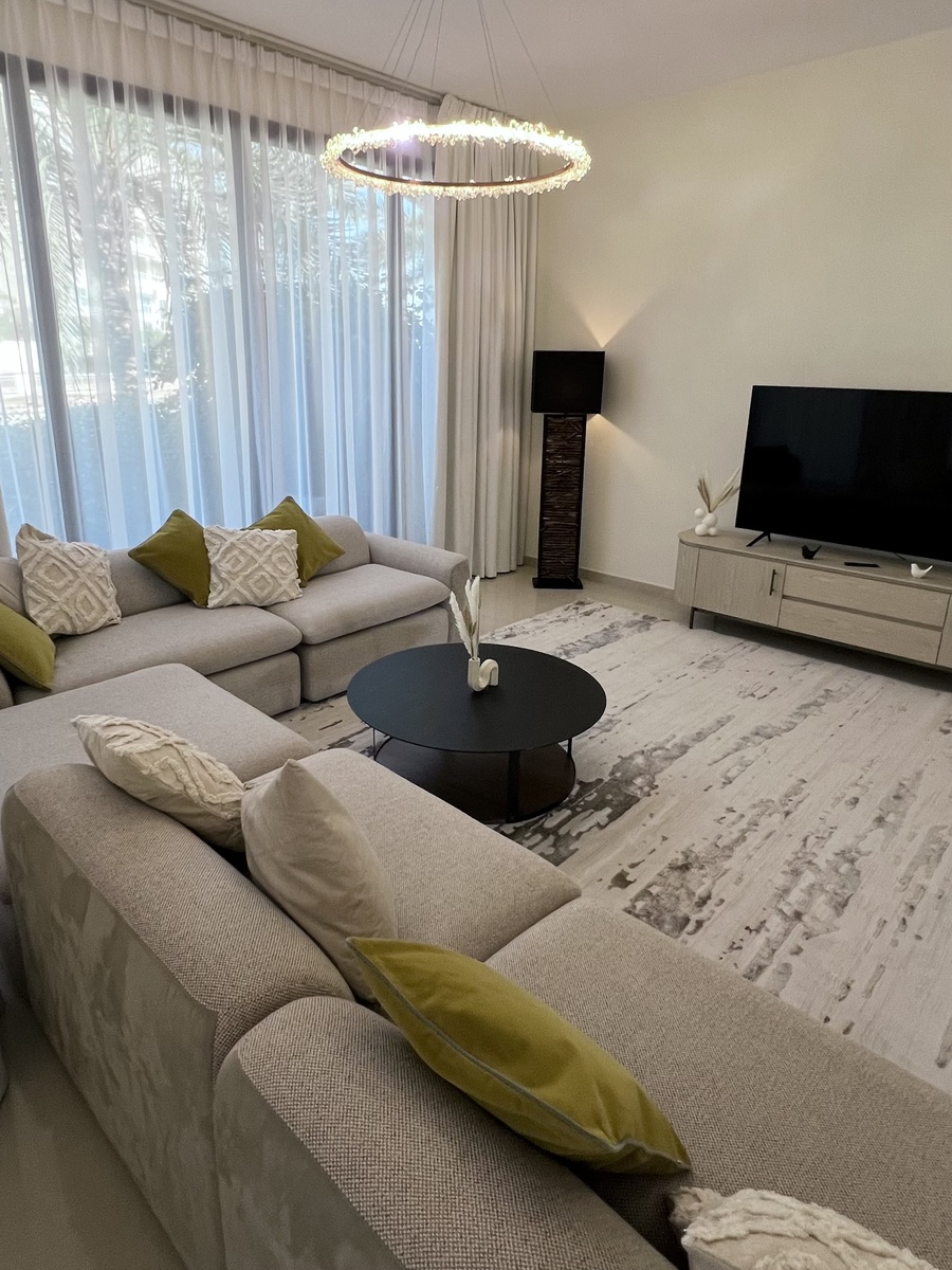 Функциональная гостиная оборудована всем необходимым