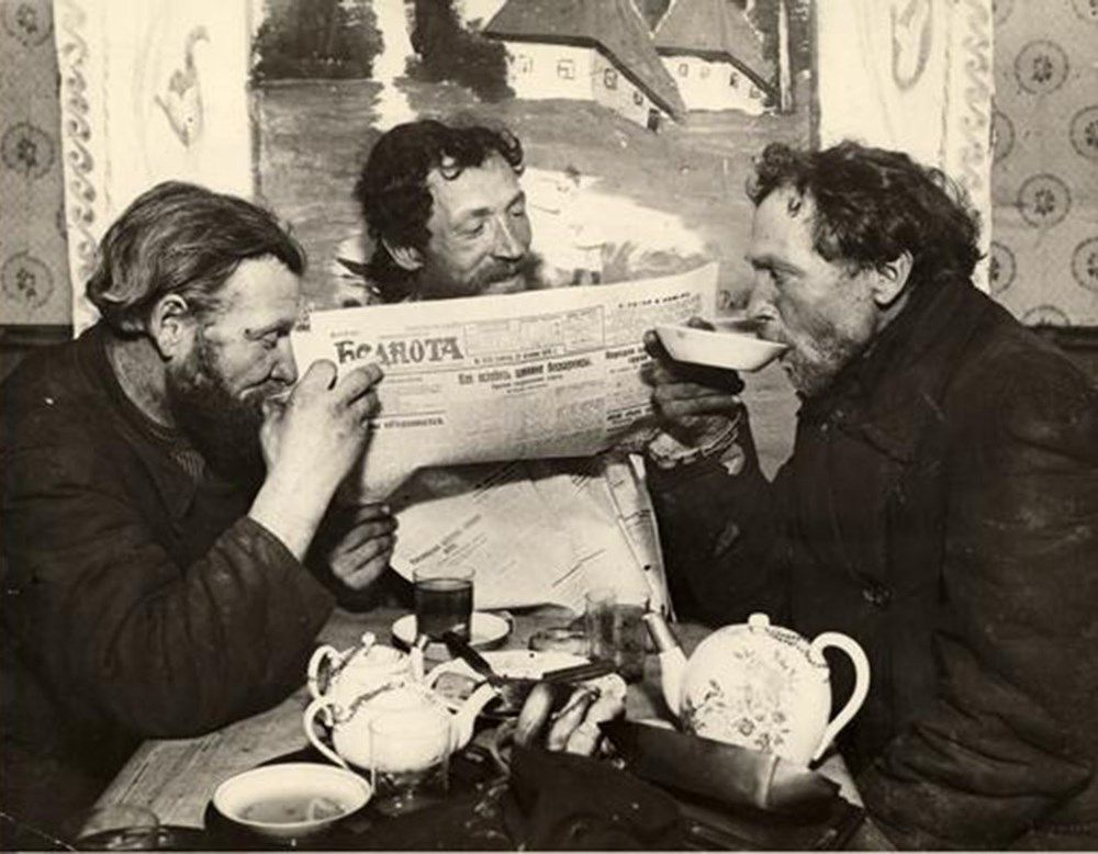 Фотография "Чаепитие в Раменском", 1928 г. Фото из открытых источников.