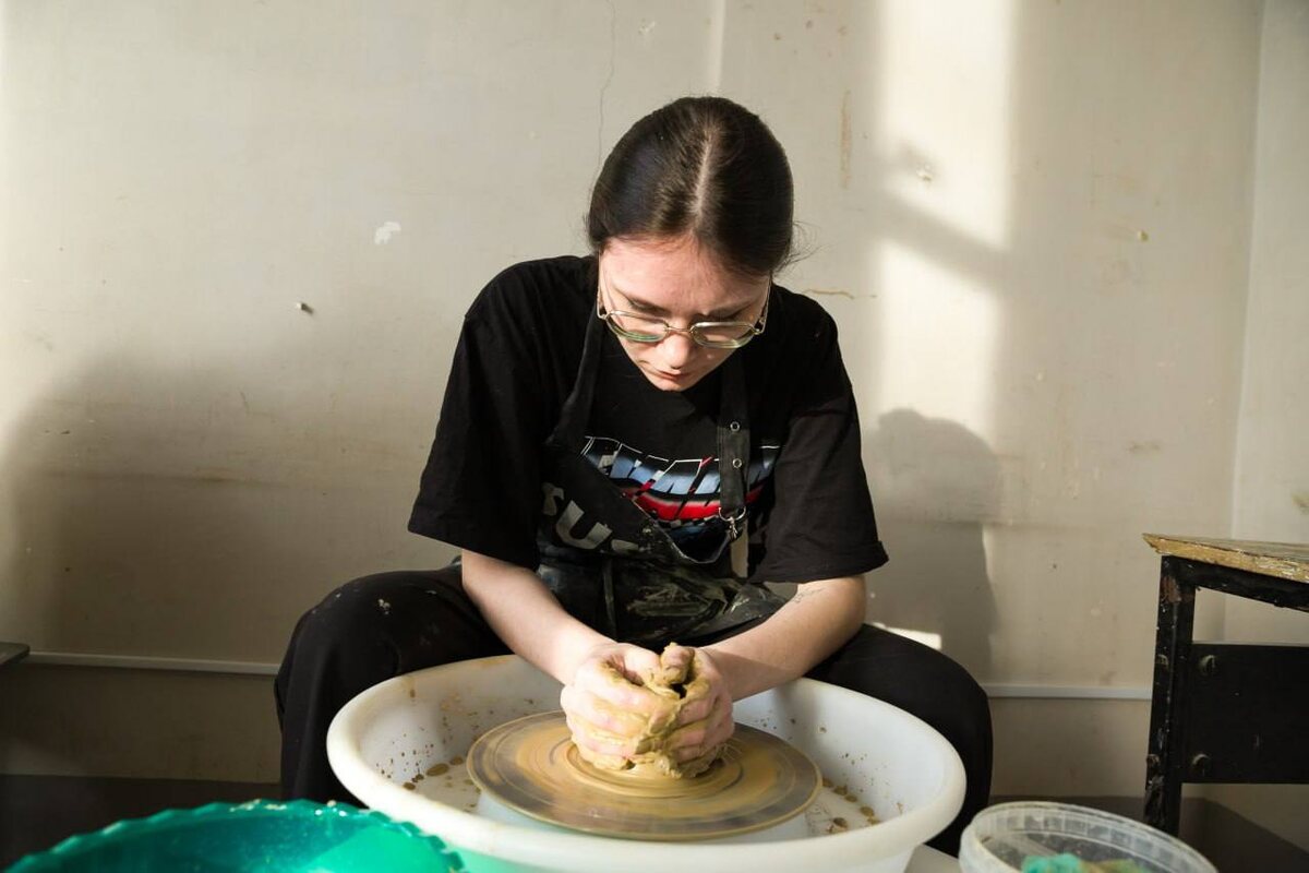     В Оренбургском областном художественном колледже оборудовали гончарную мастерскую Оренбуржье
📷    В Оренбургском областном художественном колледже оборудовали гончарную мастерскую Оренбуржье
