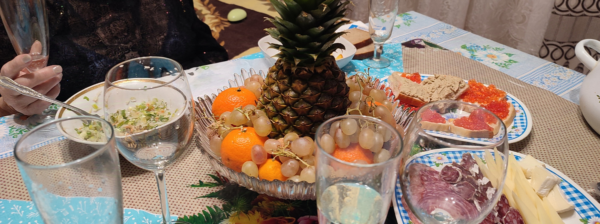 Фото автора, закуску новую видно тоже справа, но уже повыше. 