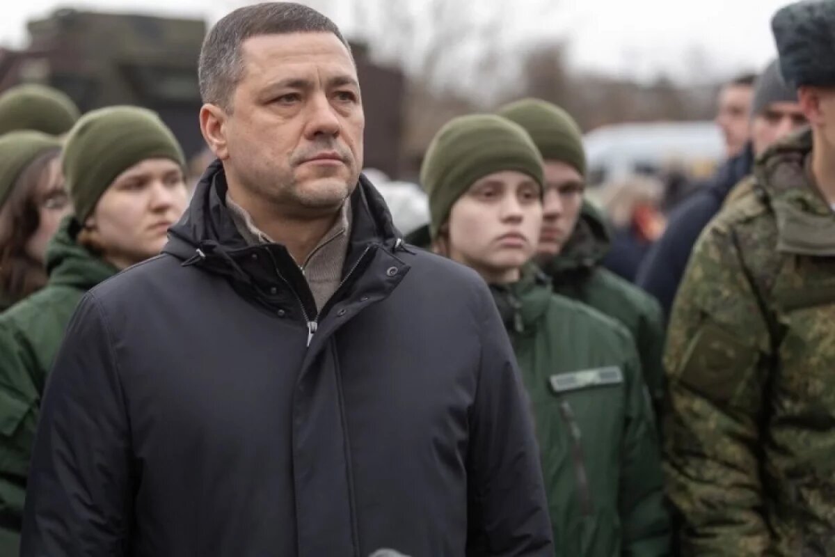    Ведерников и ученики центра «Воин» осмотрели трофейную технику в Пскове