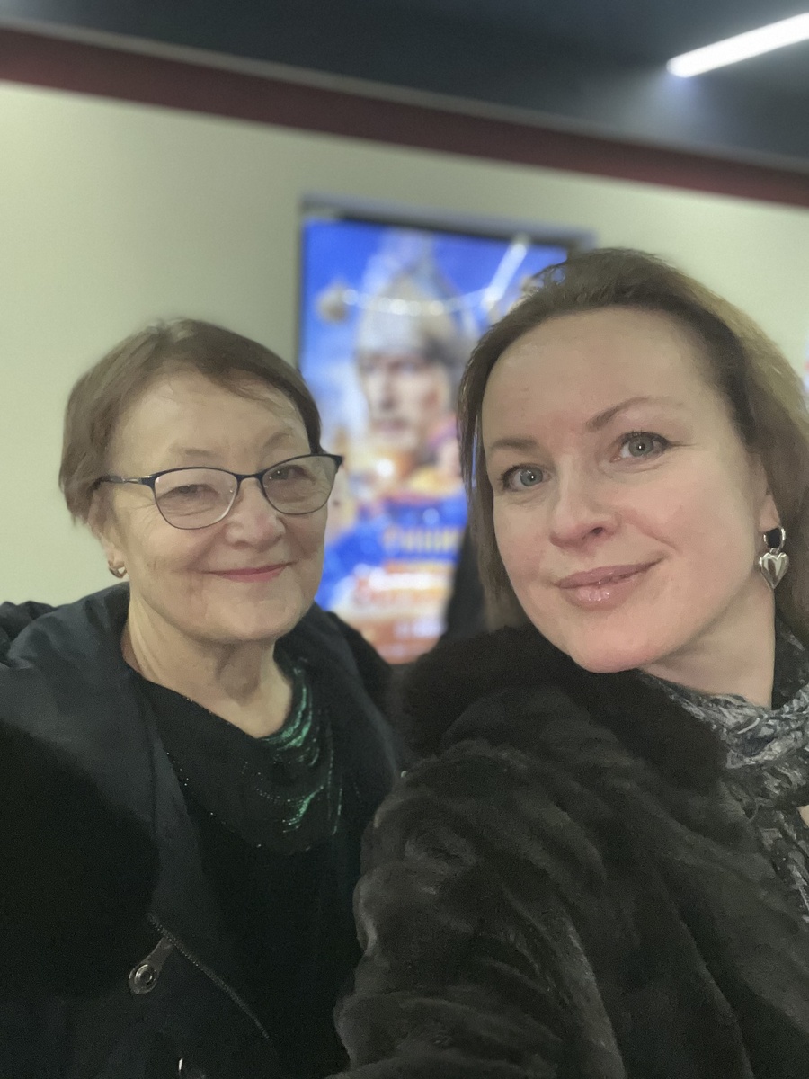 Мы с мамулей на новогодних праздниках в кино🤗❤️ Фото автора 