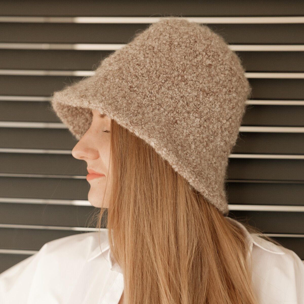 Вязаная панама букле ( https://get.initki.ru/panama-bukle)