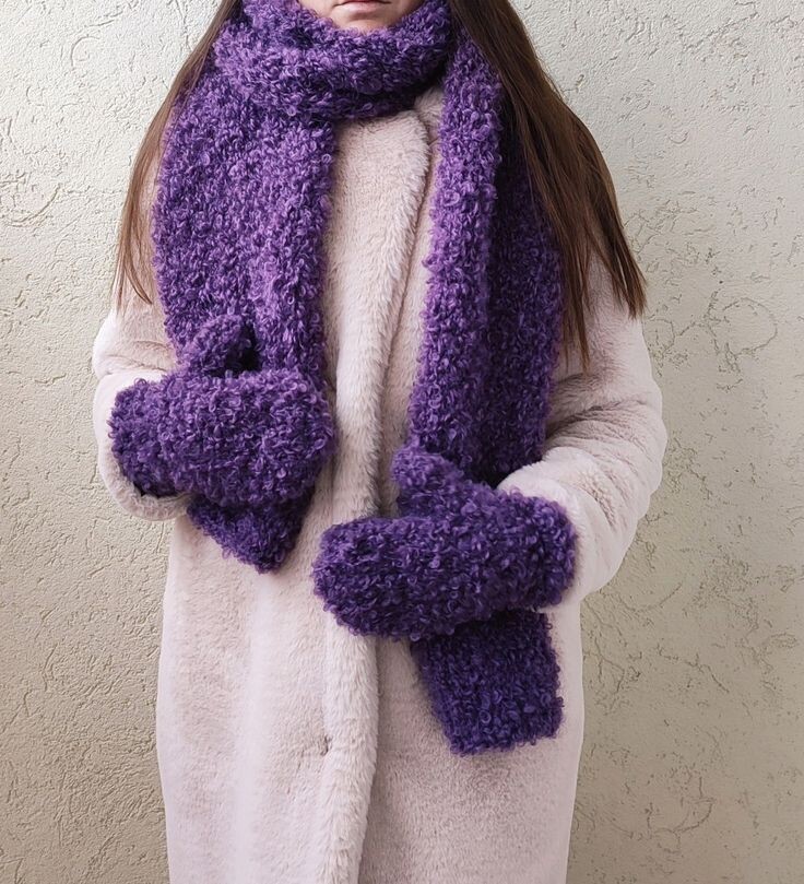 Шарф и варежки букле (https://ru.pinterest.com/pin/430445676903435663/)