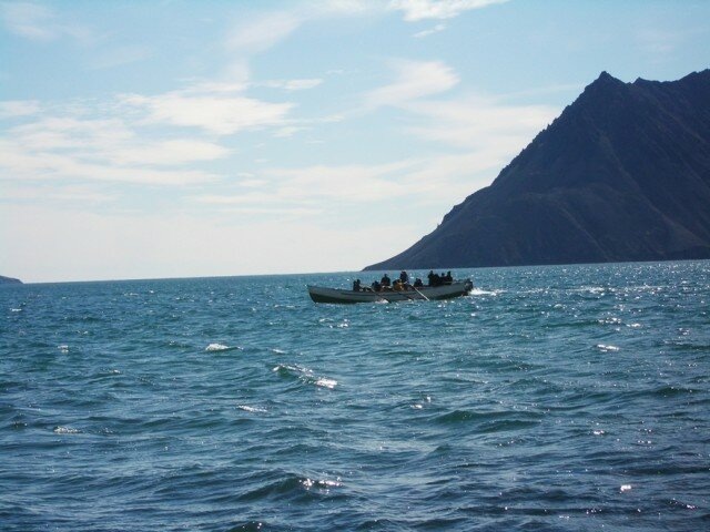 Китобои на охоте за китом.