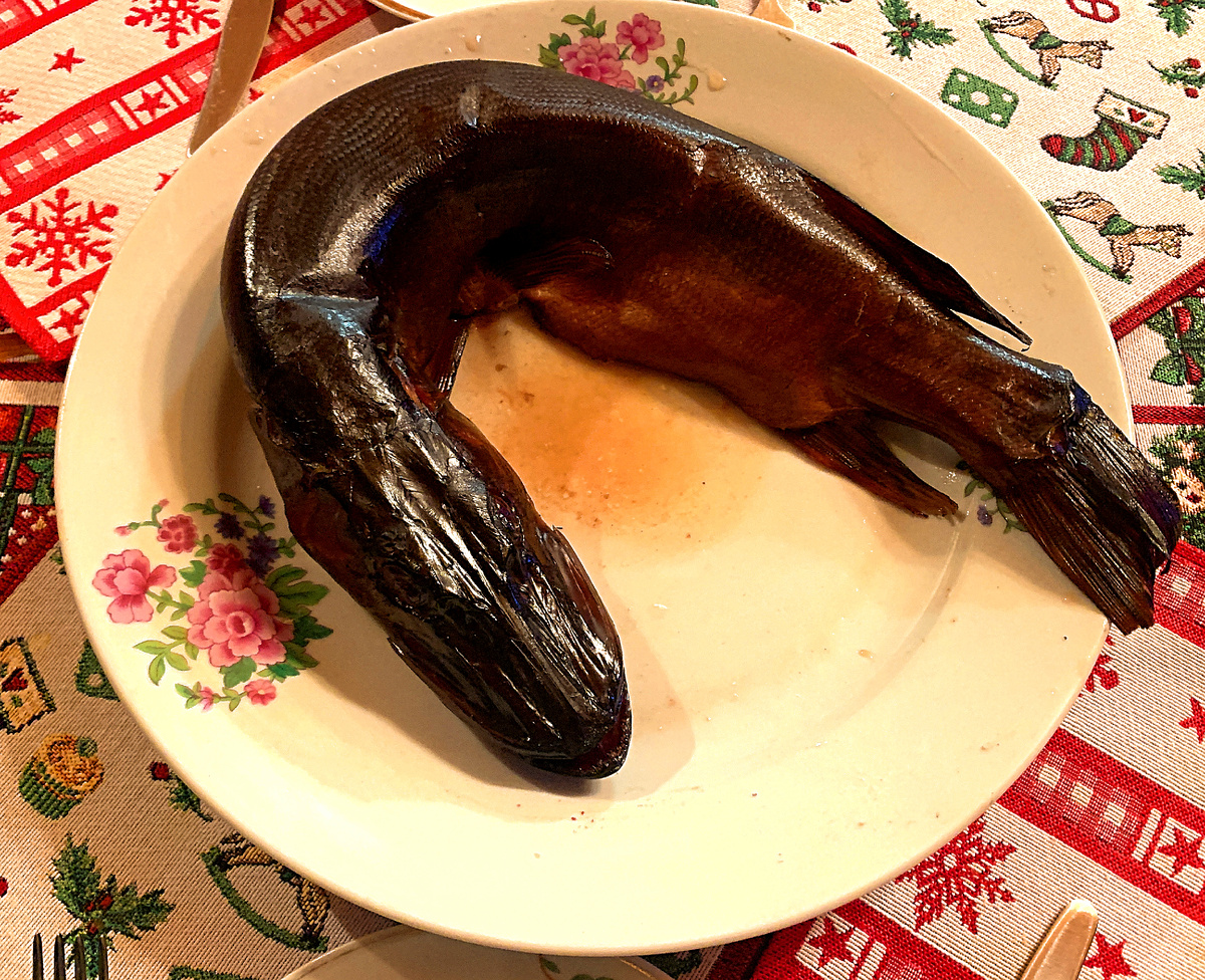 Щука горячего копчения в смокере