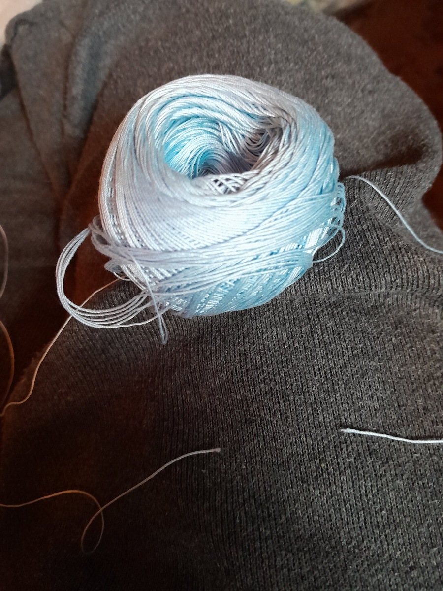 Клубок без сердцевины,чтобы сделать двойную нить.